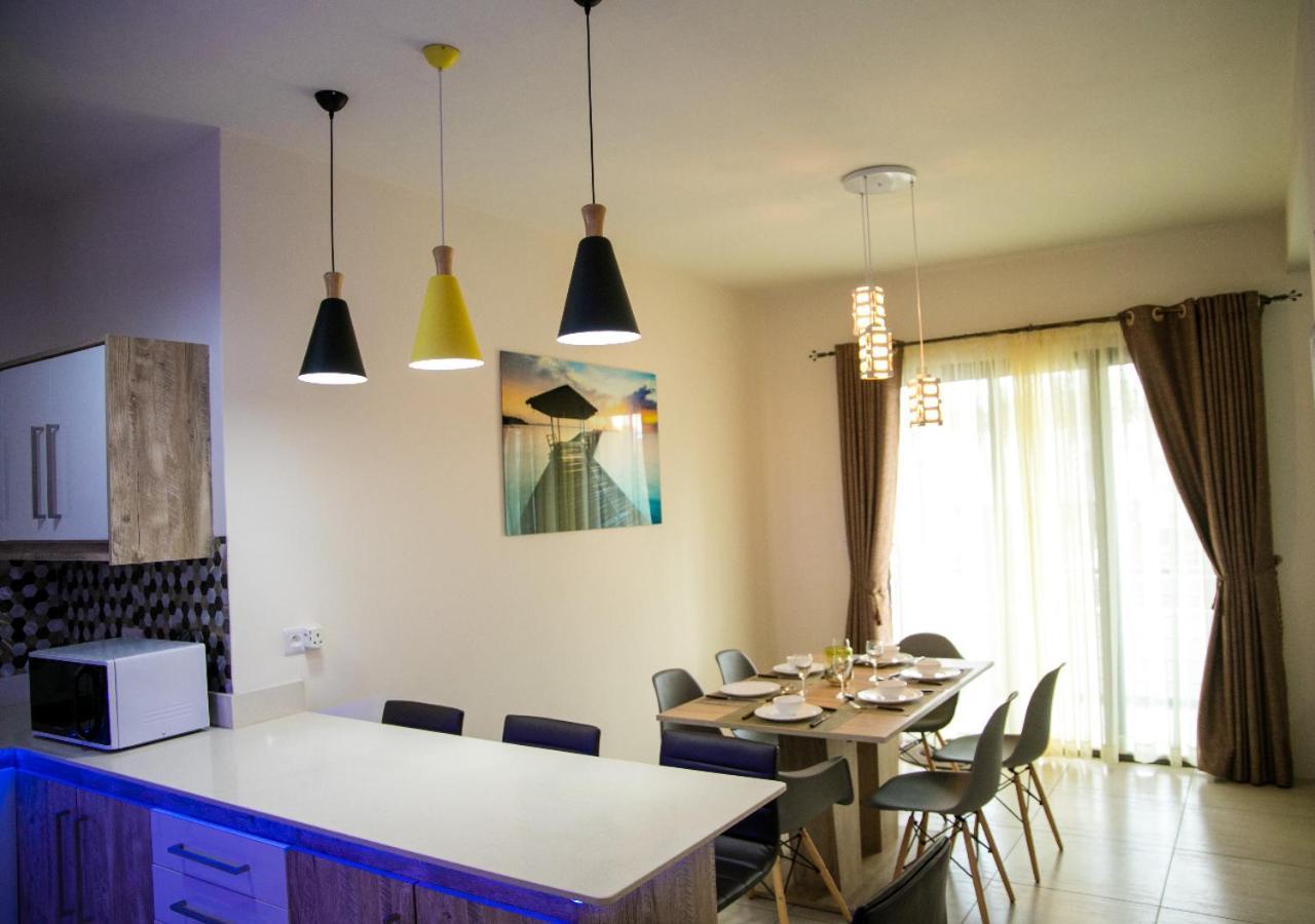 Luxury 2 Bedroom Apartment With Pool - Close To Flic-En-Flac Beach Exterior photo